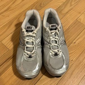 Women’s Nike Shox Size 7